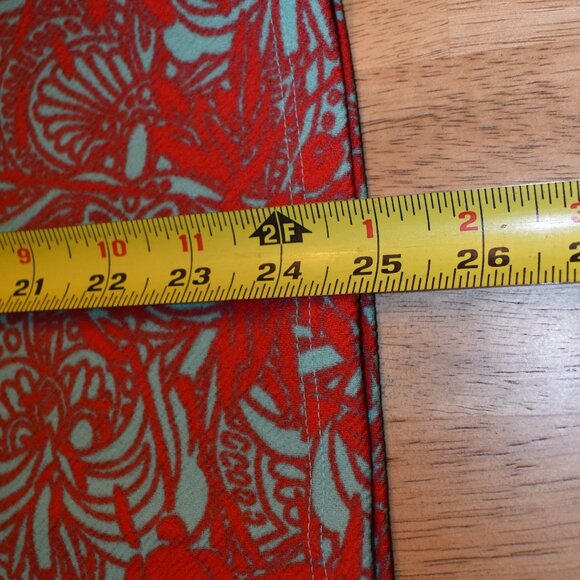 Size Large Cassie Pencil Skirt $10 Stretch material - Picture 2 of 9